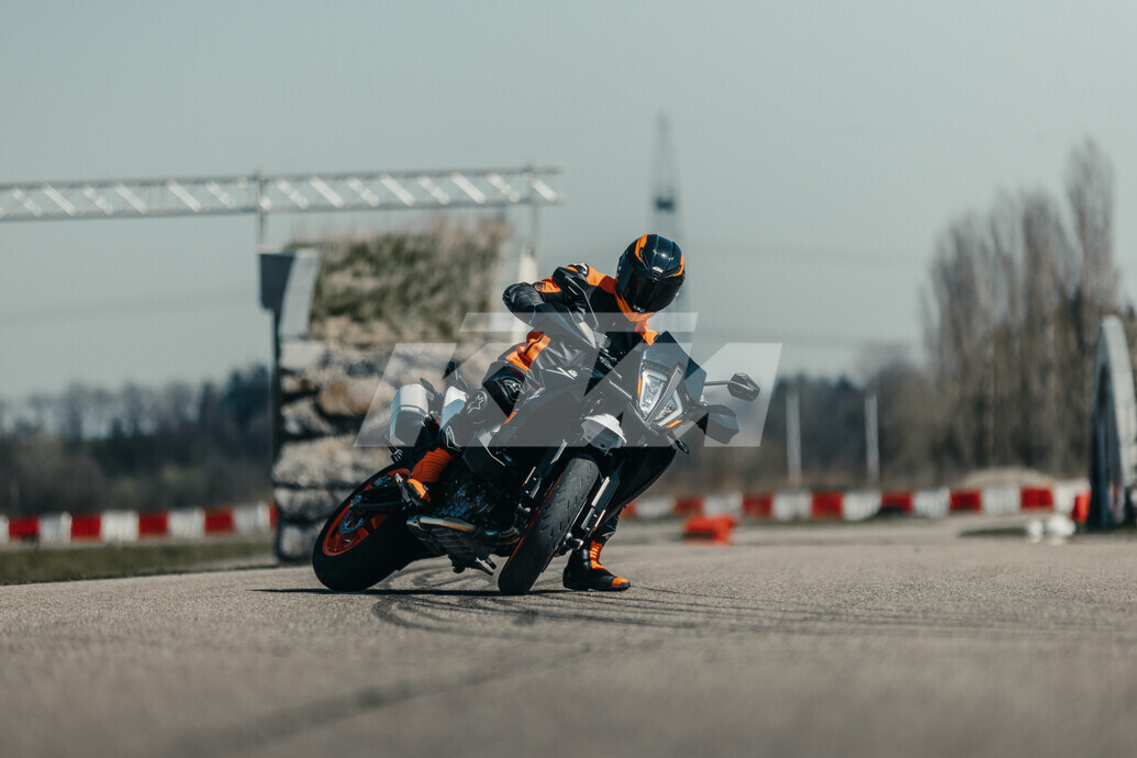 WhatsApp Image 2025-09-10 at 08.32.40 (2)